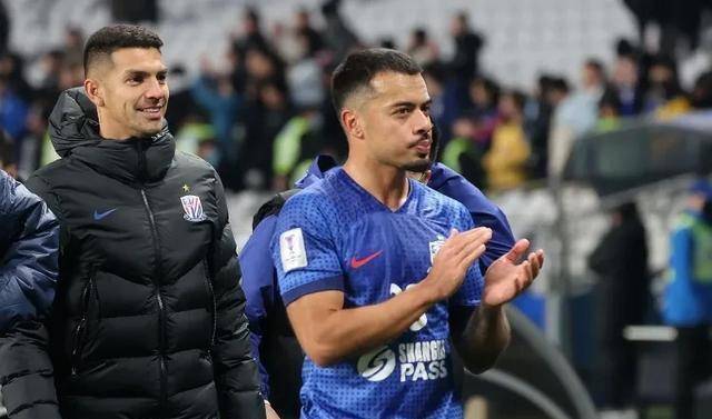 武汉三镇训练开放日，加时末段主帅复盘引欢呼，亚冠在即，球探报告显示潜力(武汉三镇确定申花老将接任主教练)