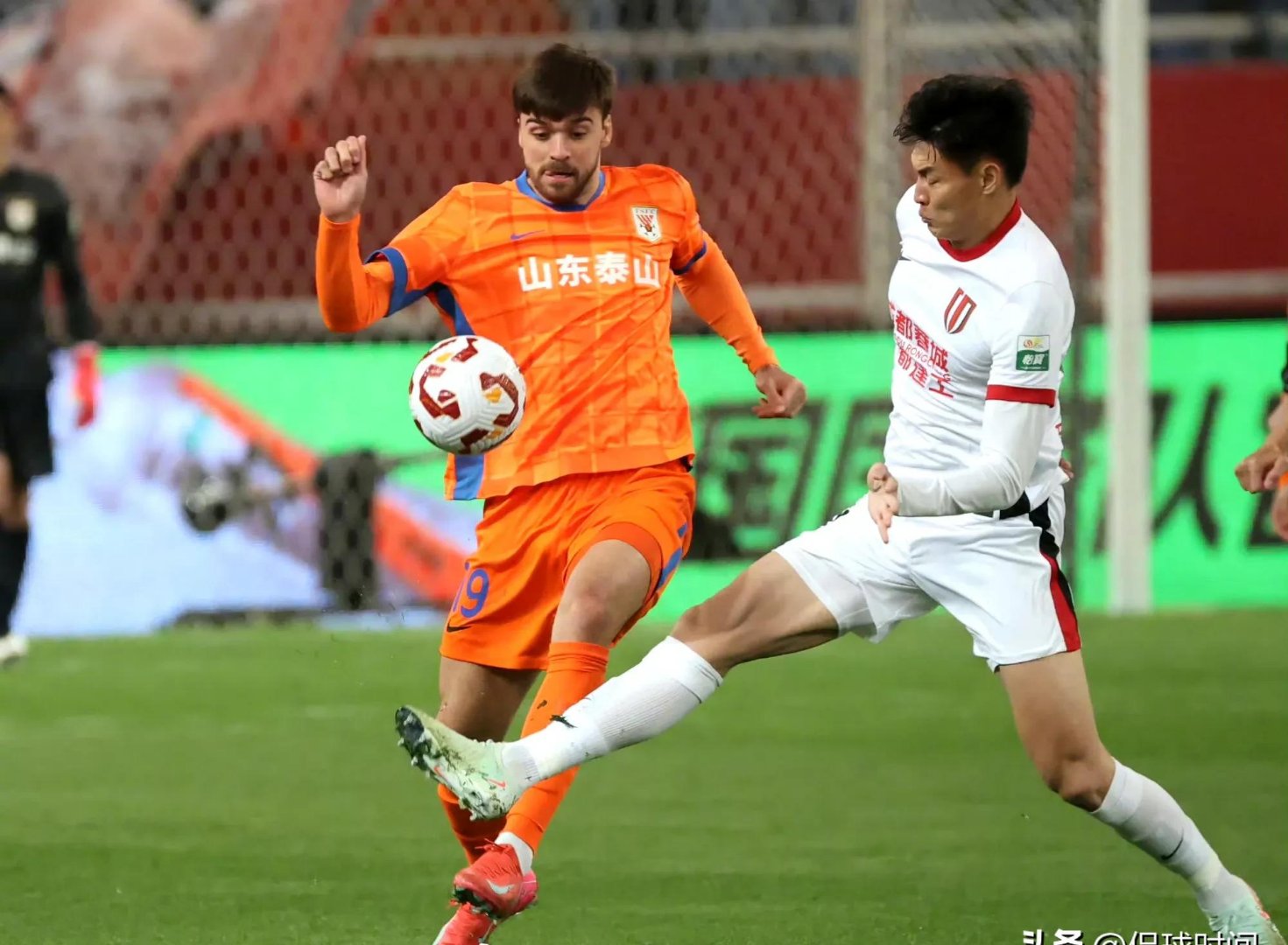 中超赛前再迎强敌，比利亚雷亚尔完成体检，主帅态度：气氛紧张，心理建设被强调(比利亚雷亚尔主帅)