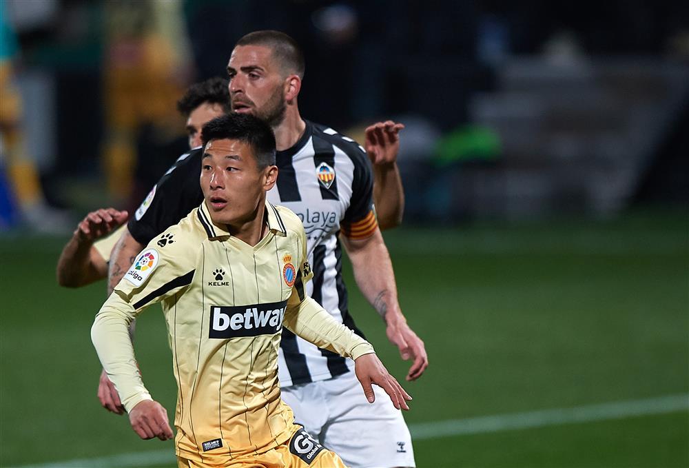 关于今晚突围战来临,上海海港围绕西甲刷新队史纪录,质疑声仍在,球探报告显示潜力的信息 关于今晚突围战来临,上海海港围绕西甲刷新队史纪录,质疑声仍在,球探报告显示潜力的信息