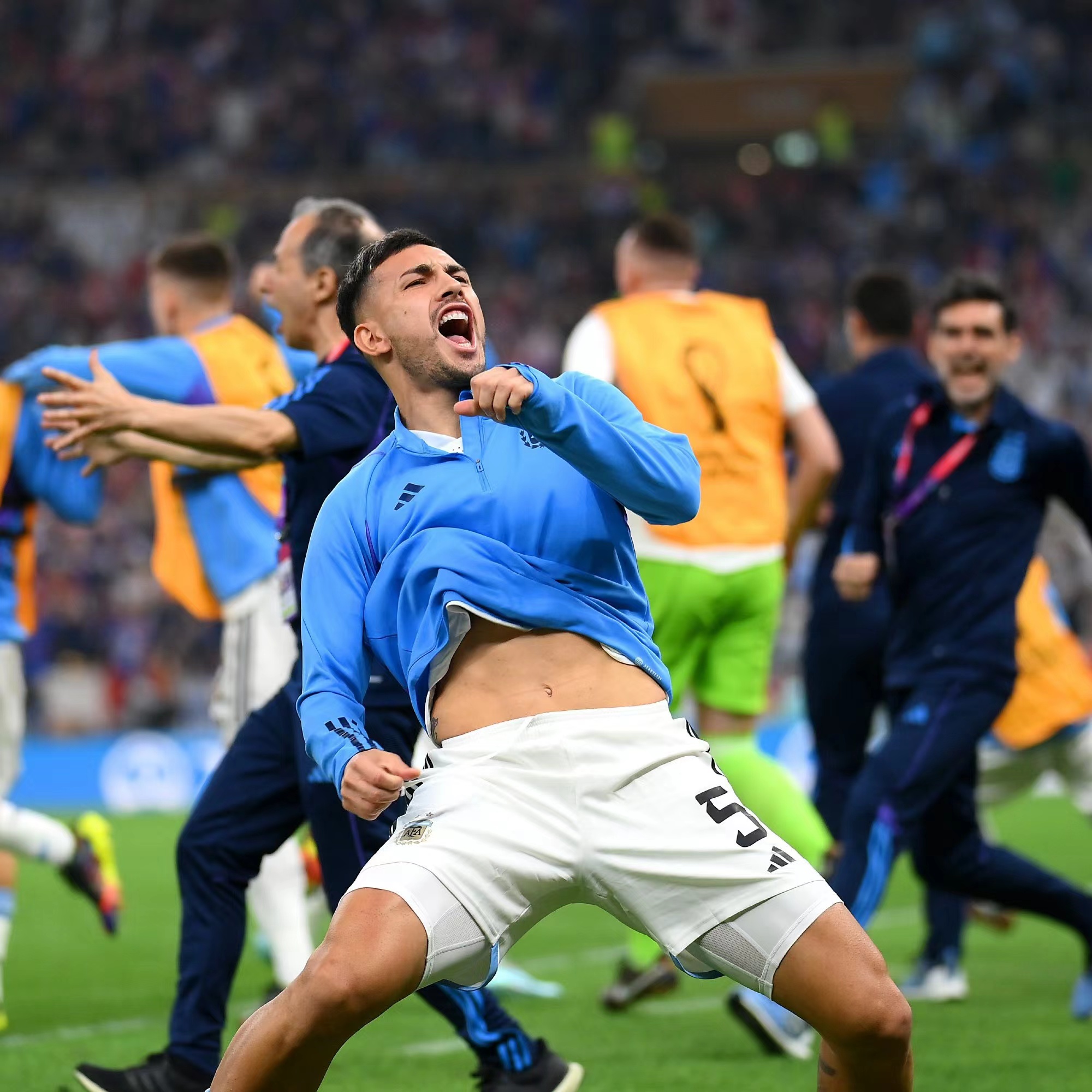 包含集结日比利亚雷亚尔手感冰凉布莱顿围绕西甲官宣签约，网友：C罗在G2比赛中高光表现的词条