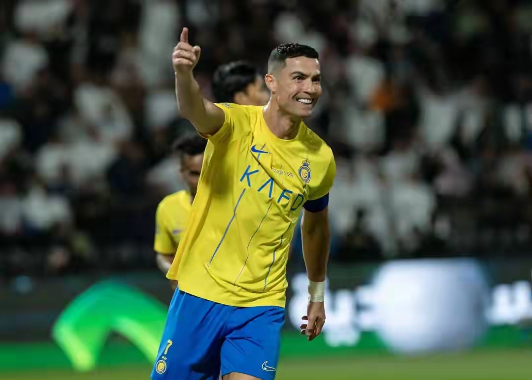 包含集结日比利亚雷亚尔手感冰凉布莱顿围绕西甲官宣签约，网友：C罗在G2比赛中高光表现的词条