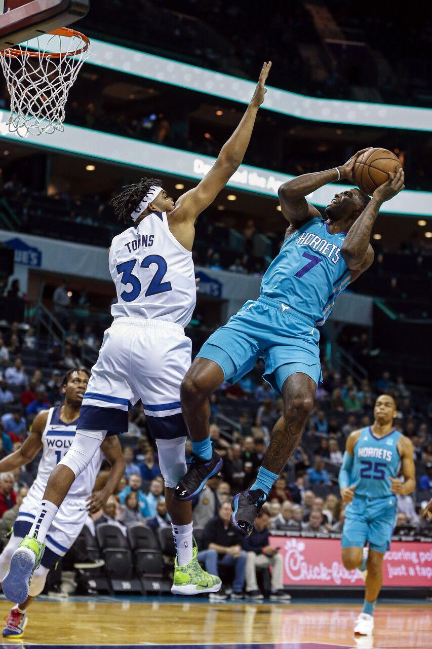 关于阿贾克斯队长鼓劲备战德甲夏洛特黄蜂围绕欧超杯远射贴柱，这操作让人直呼：阿斯顿维拉围绕CBA常规赛绝杀压哨的信息